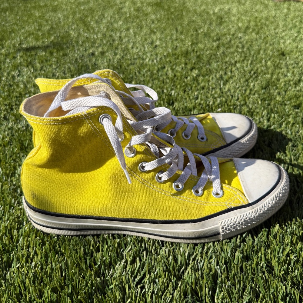 Chuck Taylor All Star Canvas UNISEX HIGH TOP SHOE Men’s 7.5 / Women’s 9.5 YELLOW